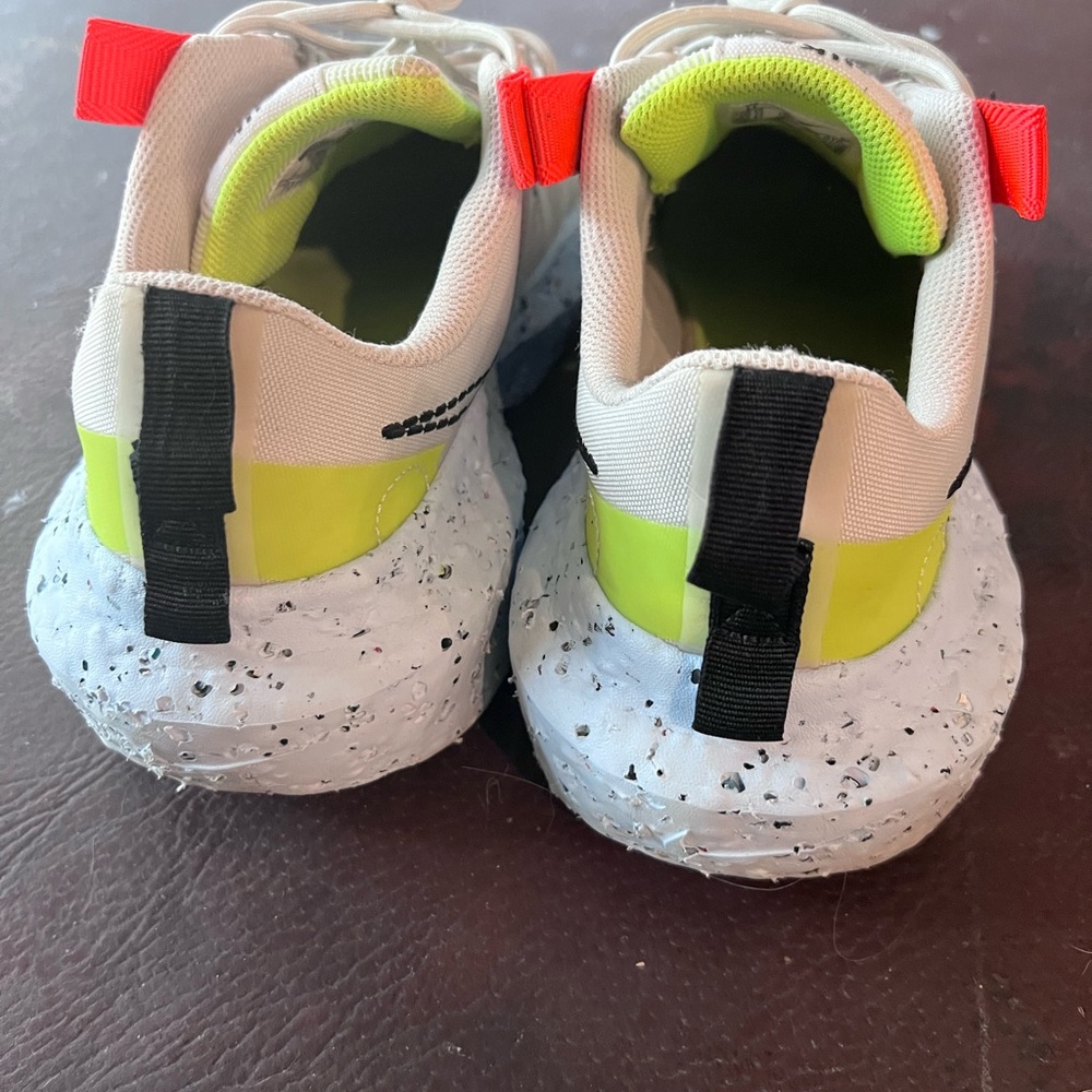 Nike Sneakers in Cream and Neon Accents - Picture 3 of 8